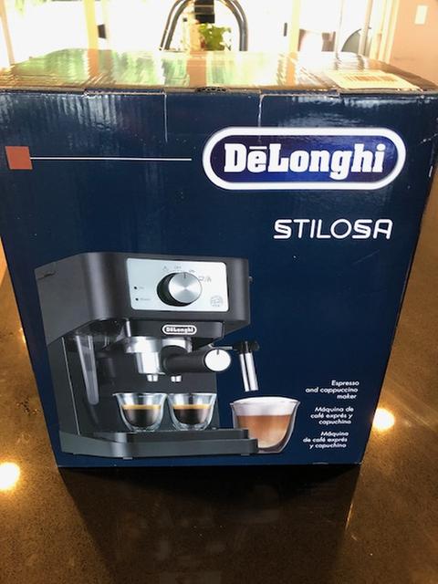 Delonghi Stilosa 15 Bar Pump Espresso Machine in Black and Stainless Steel