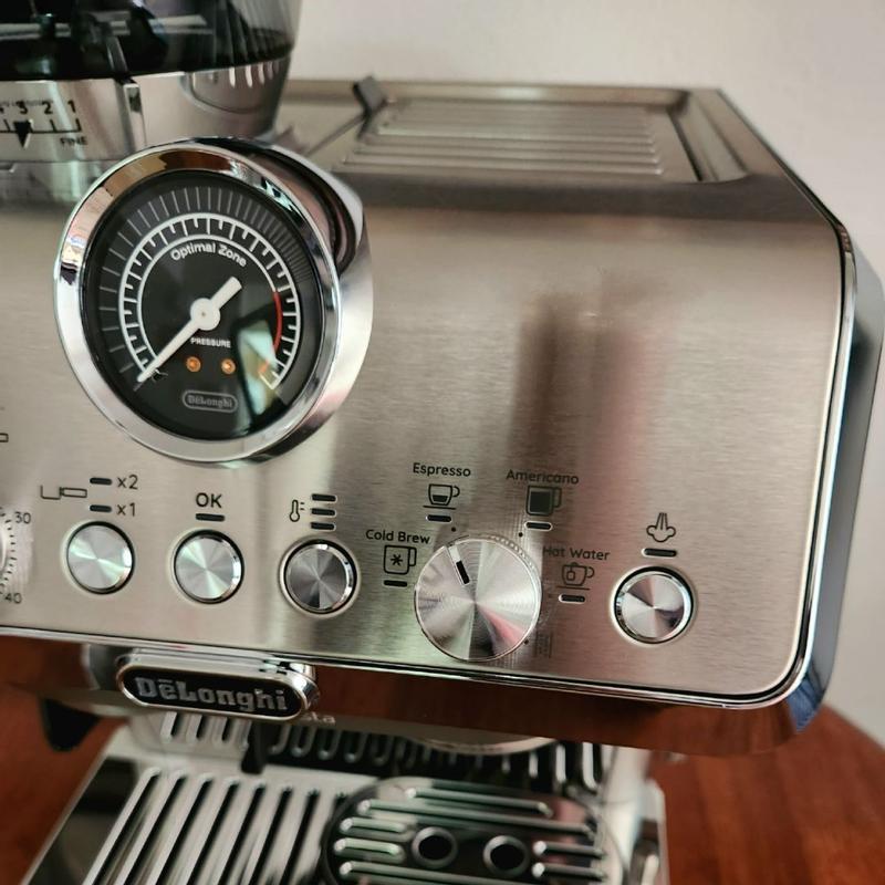 La Specialista Arte Evo Espresso Machine with Cold Brew De Longhi