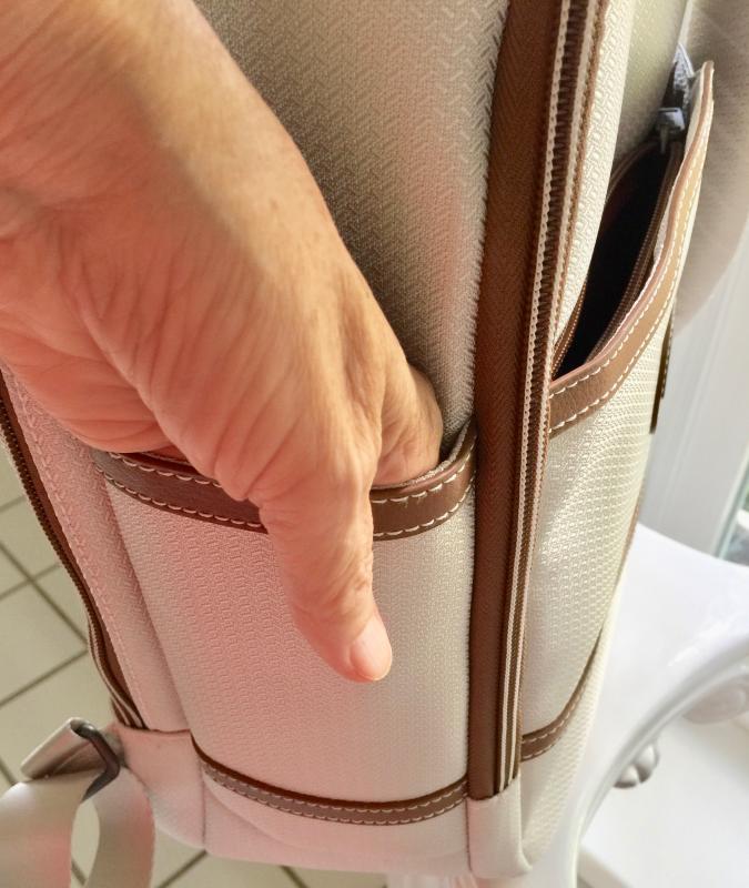 Handy pockets on both sides!