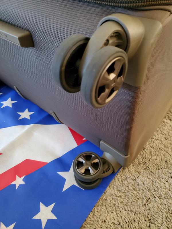 Double Spinner wheels for easy maneuverability