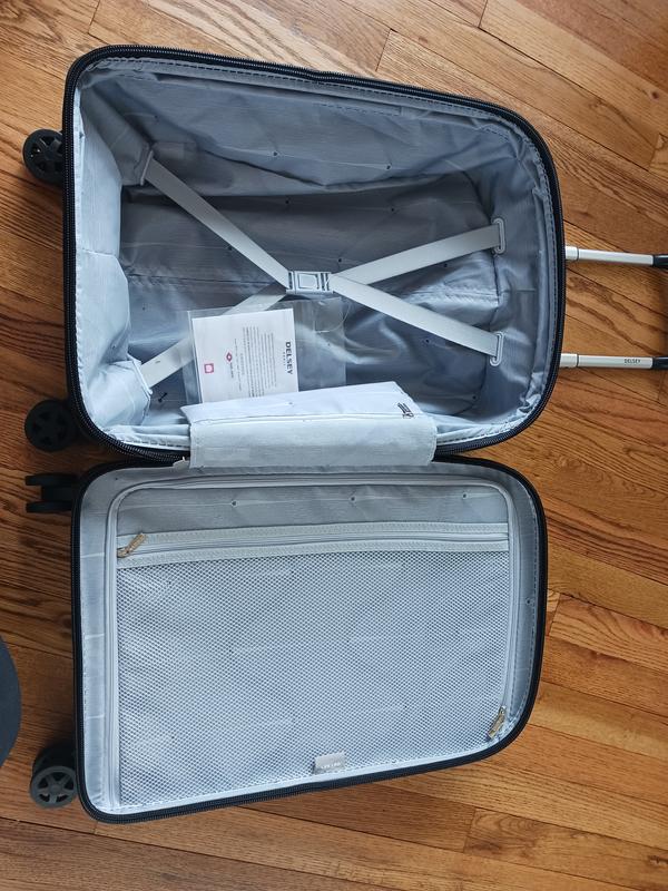 Customer photo for "Excellent lightweight spinning carry on"