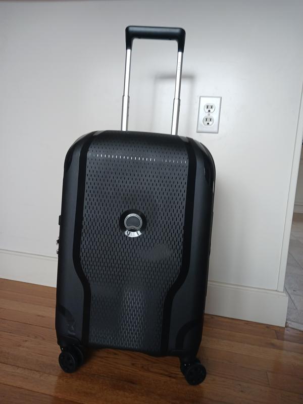 Customer photo for "Excellent lightweight spinning carry on"