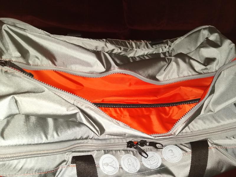 Large full length pocket on the top of the lid flap