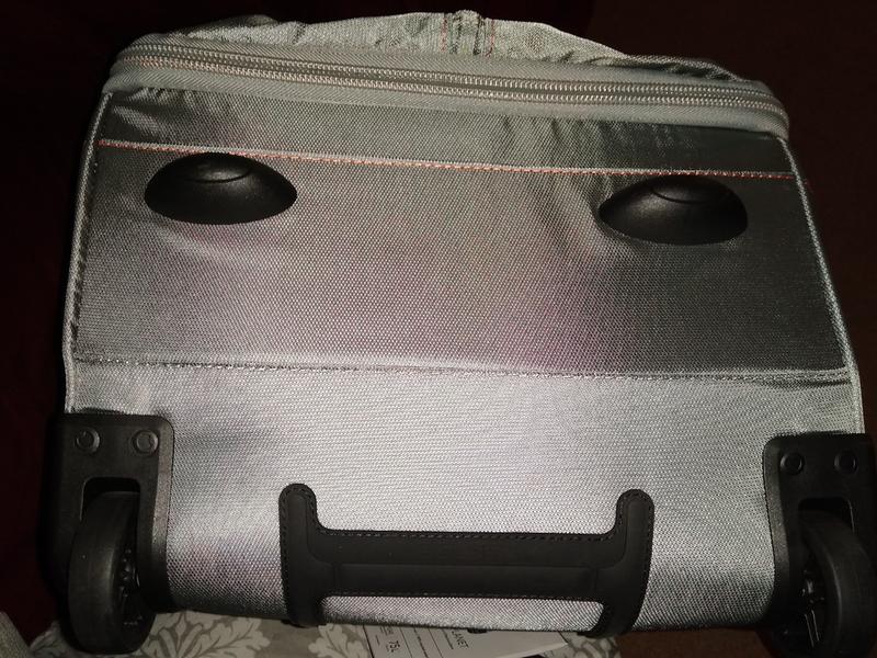 The wheels & stabilizing rubber like things