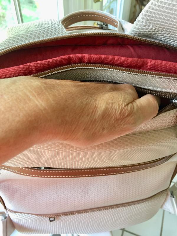 Very nice pocket at the very top!