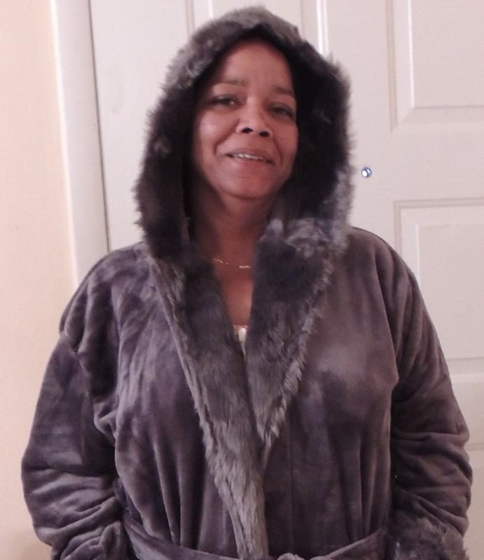 Women's Faux Fur Feather Hooded Robe, Soft Plush Fleece Bathrobe with Hood  – Alexander Del Rossa