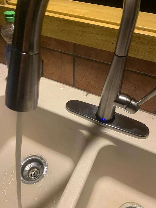 Delta Essa VoiceIQ Chrome Single Handle Pull-down Touchless