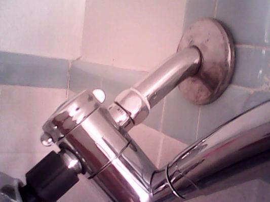 shows diverter hanging to the right with wand