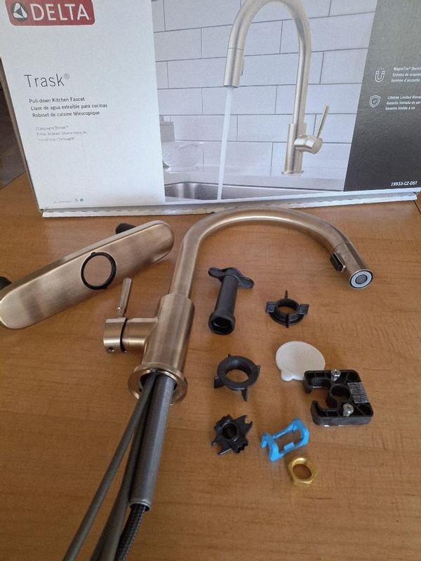 Single Handle Pull-Down Kitchen Faucet with Soap Dispenser 19933