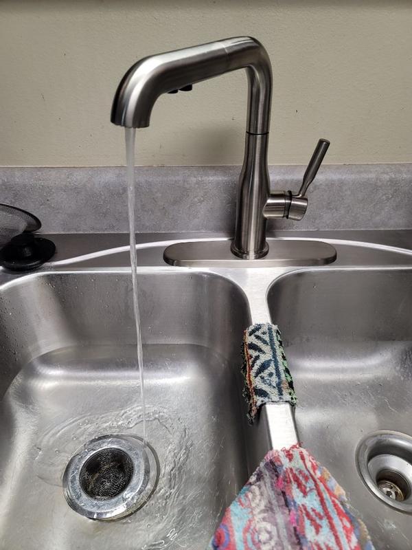 Single Handle Pull-Out Kitchen Faucet 16943-CZ-DST | Delta Faucet