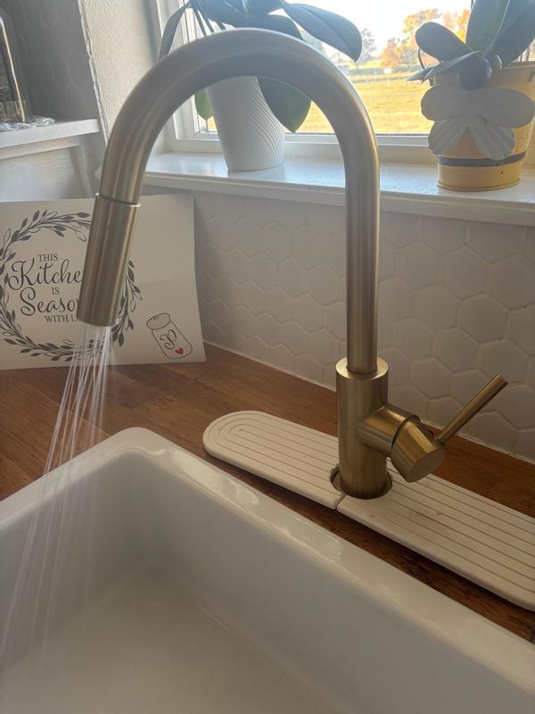 Single Handle Pull-Down Kitchen Faucet 9159-KS-DST | Delta Faucet