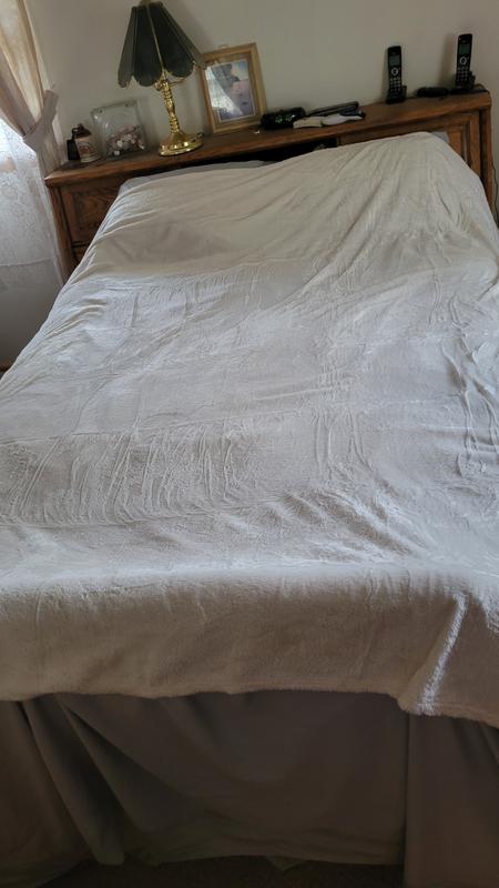 Madison Park Microlight Plush Blanket on a queen size bed