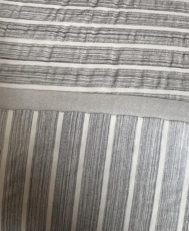 Not a fan of how they just randomly changed patterns. Looks cheap.