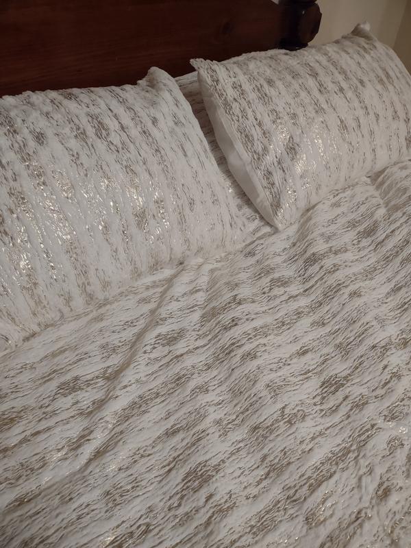 Up close of the pillow shams