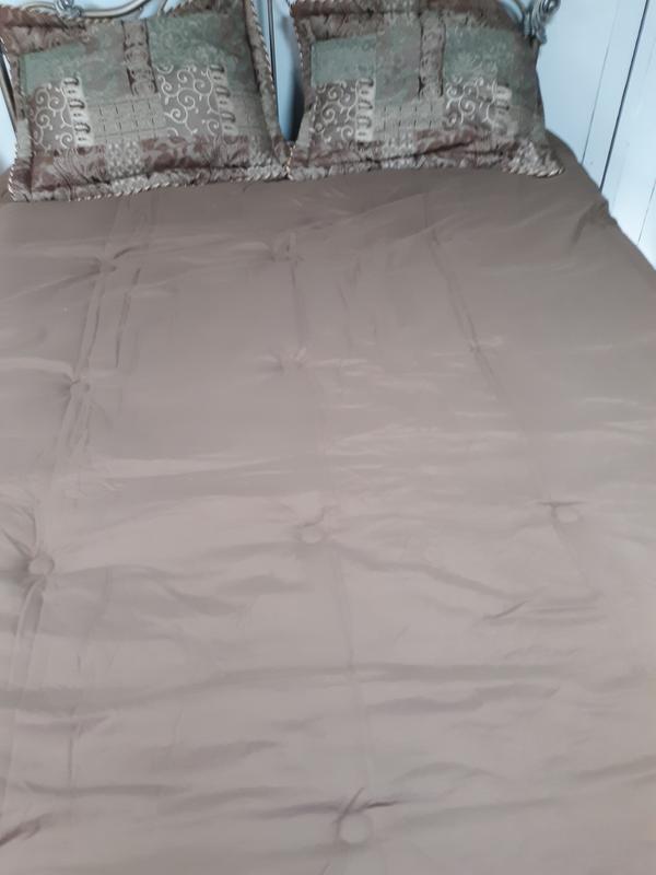 Galleria for peace Brown comforter set showing turfing buttons throughout the comforter set absolutely incredible, impressive and exceptional