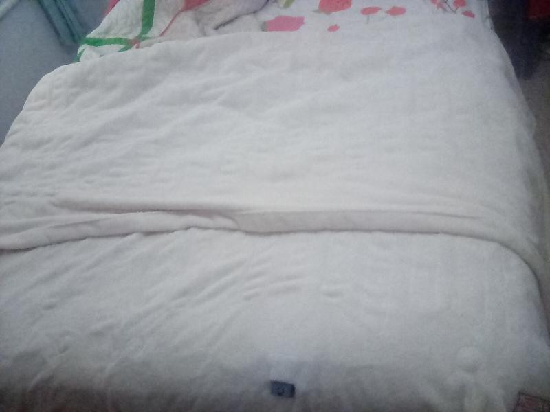 Heating blanket on bed