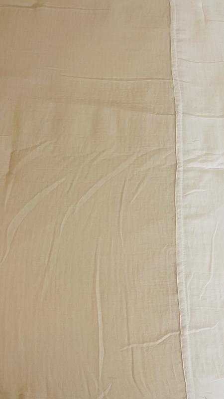 It a wrinkly type material despite fluffing it out.