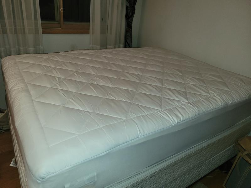 Sleep Philosophy - Serenity 3M Scotchgard Waterproof Mattress Pad on pillowtop mattress