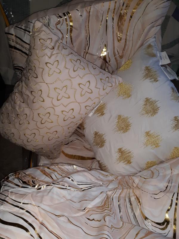 Just look at that glitter and shine! A very nice soft material on all items