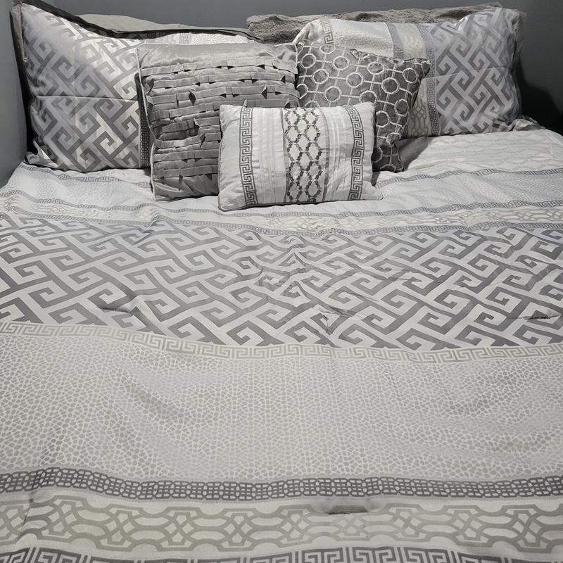 Love the combination of patterns and color