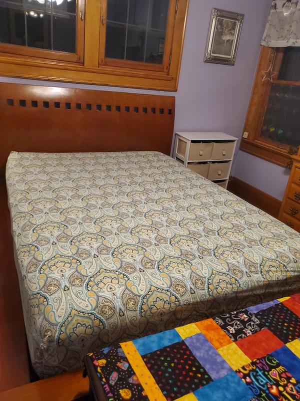 with the sheet on you can't see the wires or any indication there's anything under there