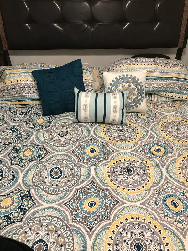 Great color contrast