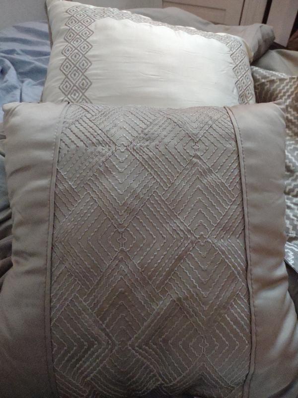 This are the other two pillows also beautiful