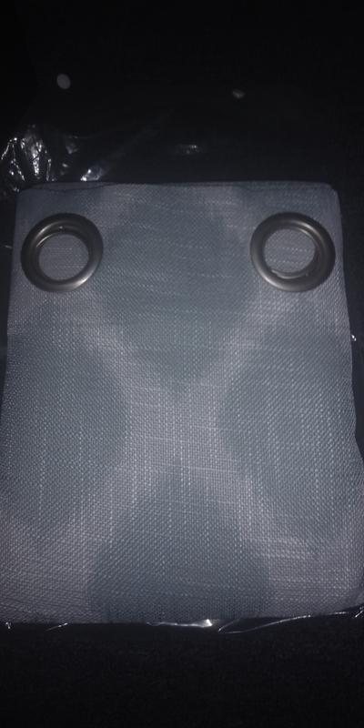 Stylish Curtain with a pattern that crosse's