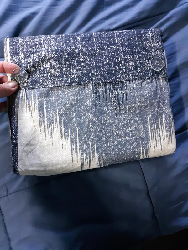 This is how I took the package out of the Alpine three piece duvet cover mini set full / Queen Navy this is like the storage bag for you to put back the duvet in if you choose to which I think is absolutely adorable