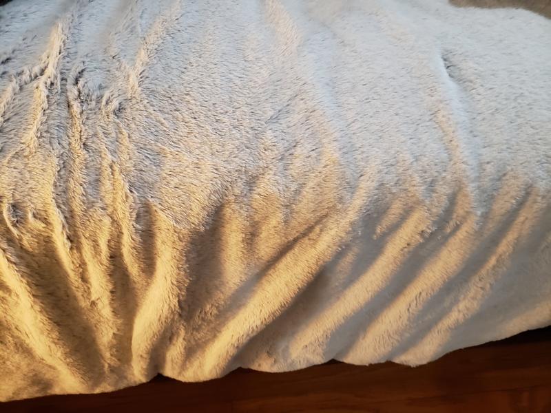 New faux fur blanket