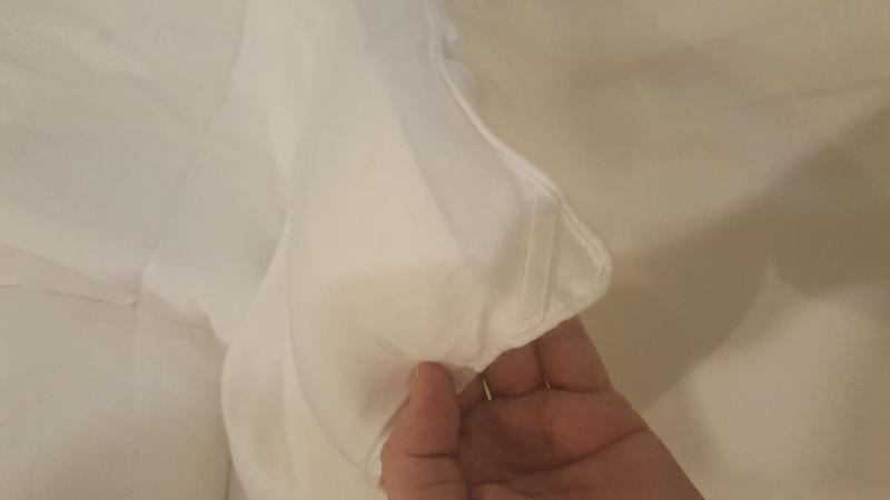 convenient loops so you can tie you duvet in place