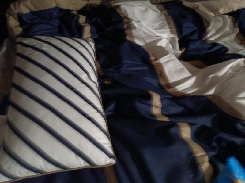 I love the matching pillow