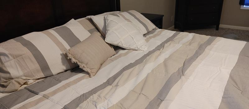 Pillows, Pillowcases and Comforter