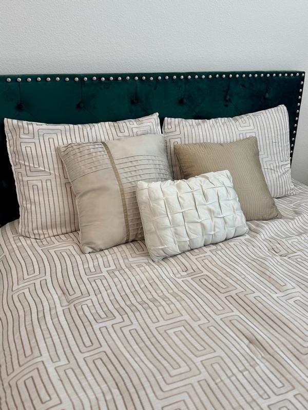 Customer carousel item 1.