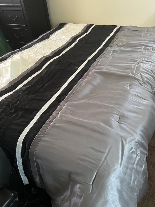 The comforter is beautiful!