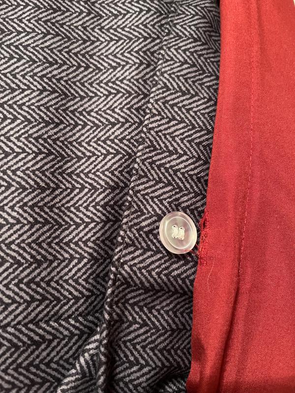 Buttons keep the duvet secure.