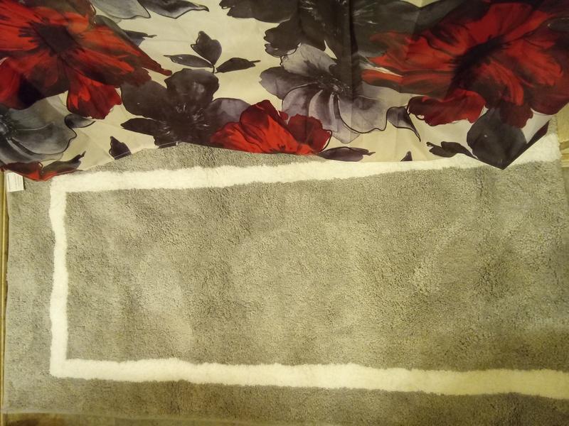 Gorgeous Bath Rug!