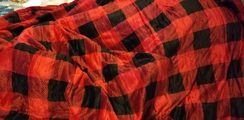 Beautiful color and quality fabric.. So soft!!