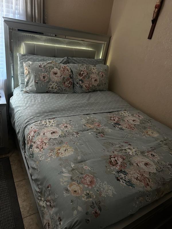 Customer carousel item 8.