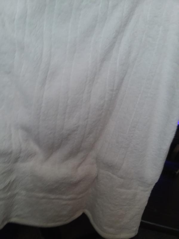 One side of the heated throw