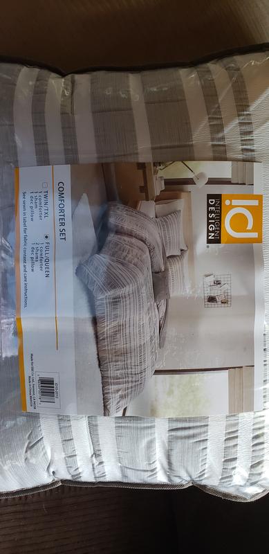 Full set, including a throw pillow!