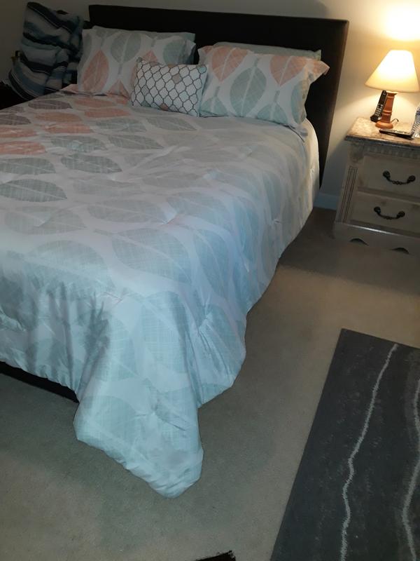 accent pillow included