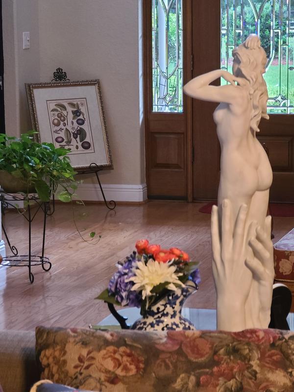Contemporary Venus Sculpture - Design Toscano