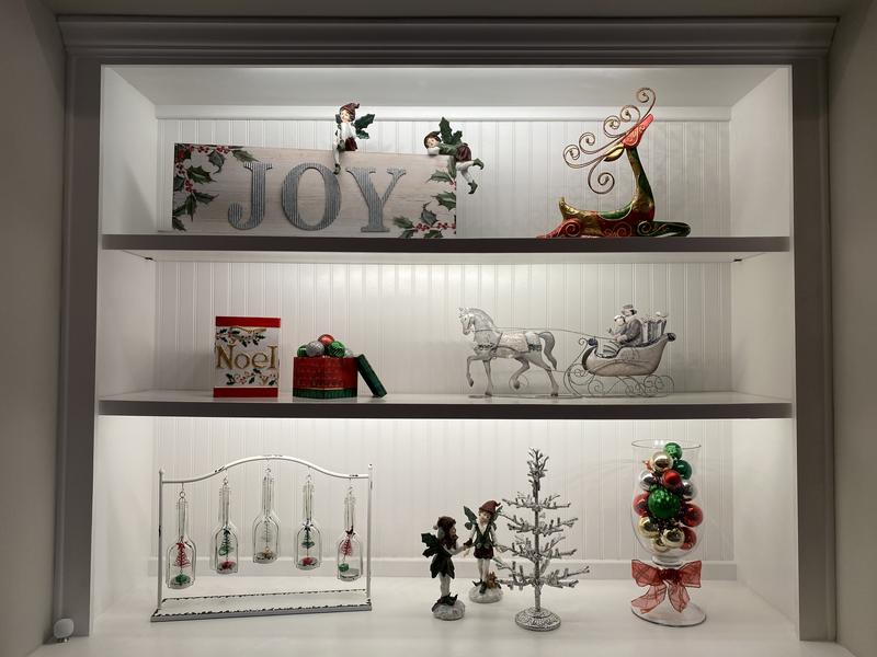 Santa's Christmas Elf Shelf Sitter Statues - FAM-LY97102 - Design Toscano
