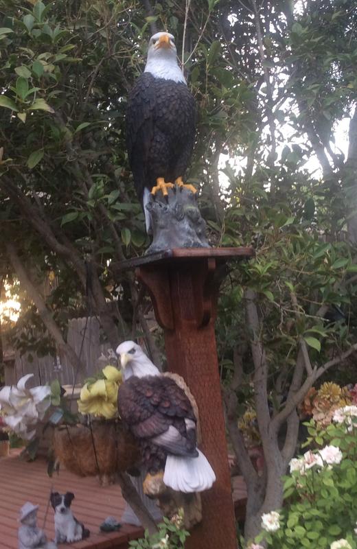 Majestic Mountain Eagle Garden Statue - QM2810400 - Design Toscano