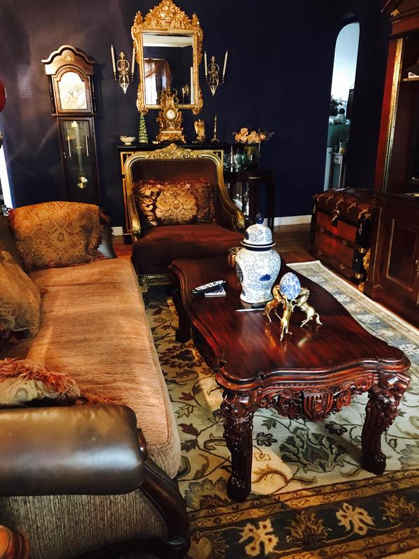 The Lord Raffles Grand Hall Lion Coffee Table - Design Toscano