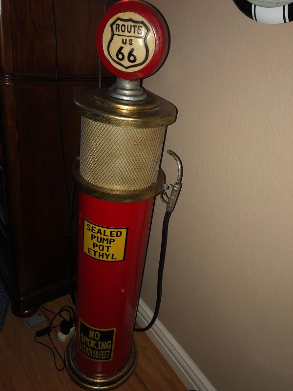 Route 66 Gas Pump Floor Lamp And Collectible Cabinet Sy5804