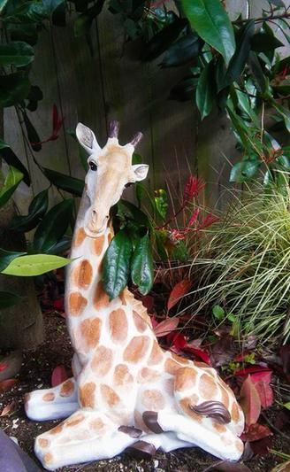 Zari the Resting Giraffe Statue: Medium - QM3019700 - Design Toscano