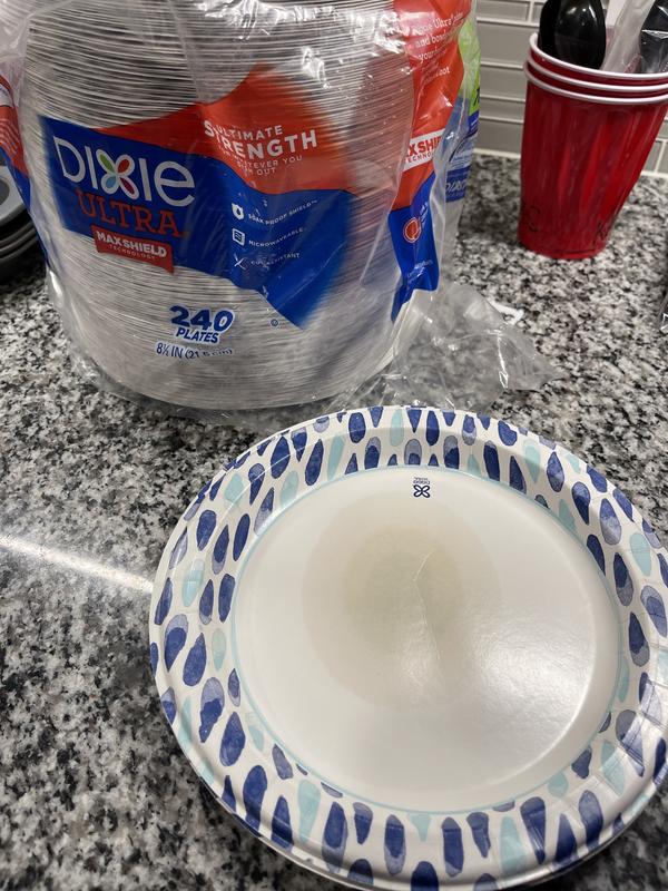 Dixie Ultra® Deep Dish, bowl, spaghetti, Don't let spaghetti night flop.  Choose Dixie Ultra® Deep Dish paper plates with a bowl like rim to help  prevent spills., By Dixie