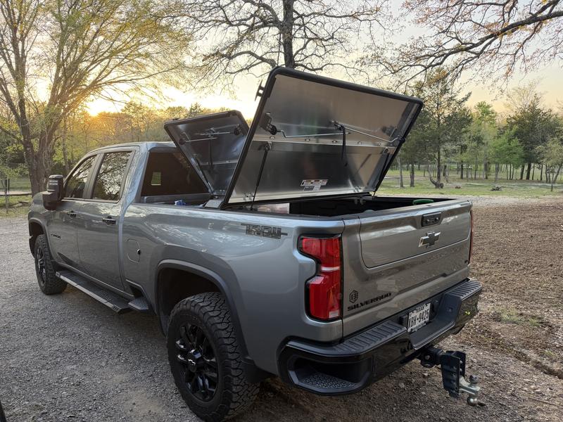 Tonneau Cover With Toolbox | DiamondBack 270 | DiamondBack Covers